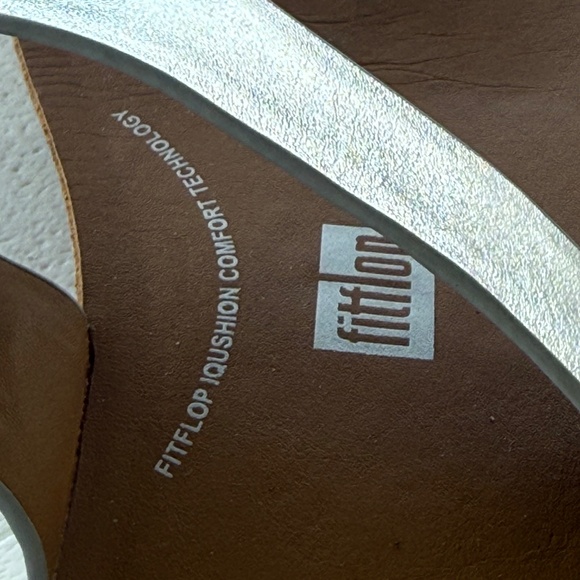 Fit Flop Silver Sandal Size 9 - Picture 3 of 4